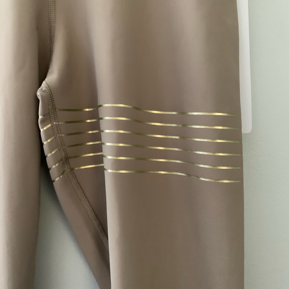 NWOT Alo Yoga High Waist Vapor Leggings - Sz S - Picture 3 of 7